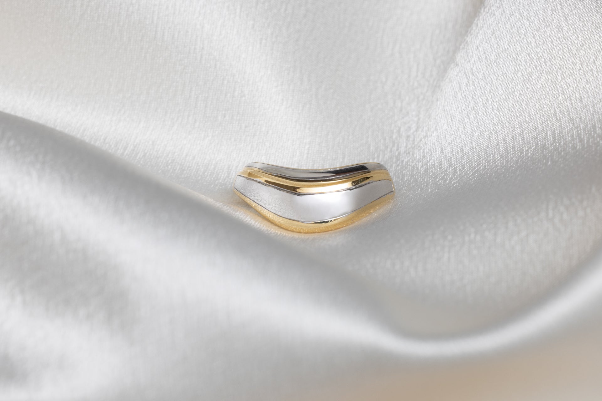 18k yellow gold and white gold lobe cuff earring