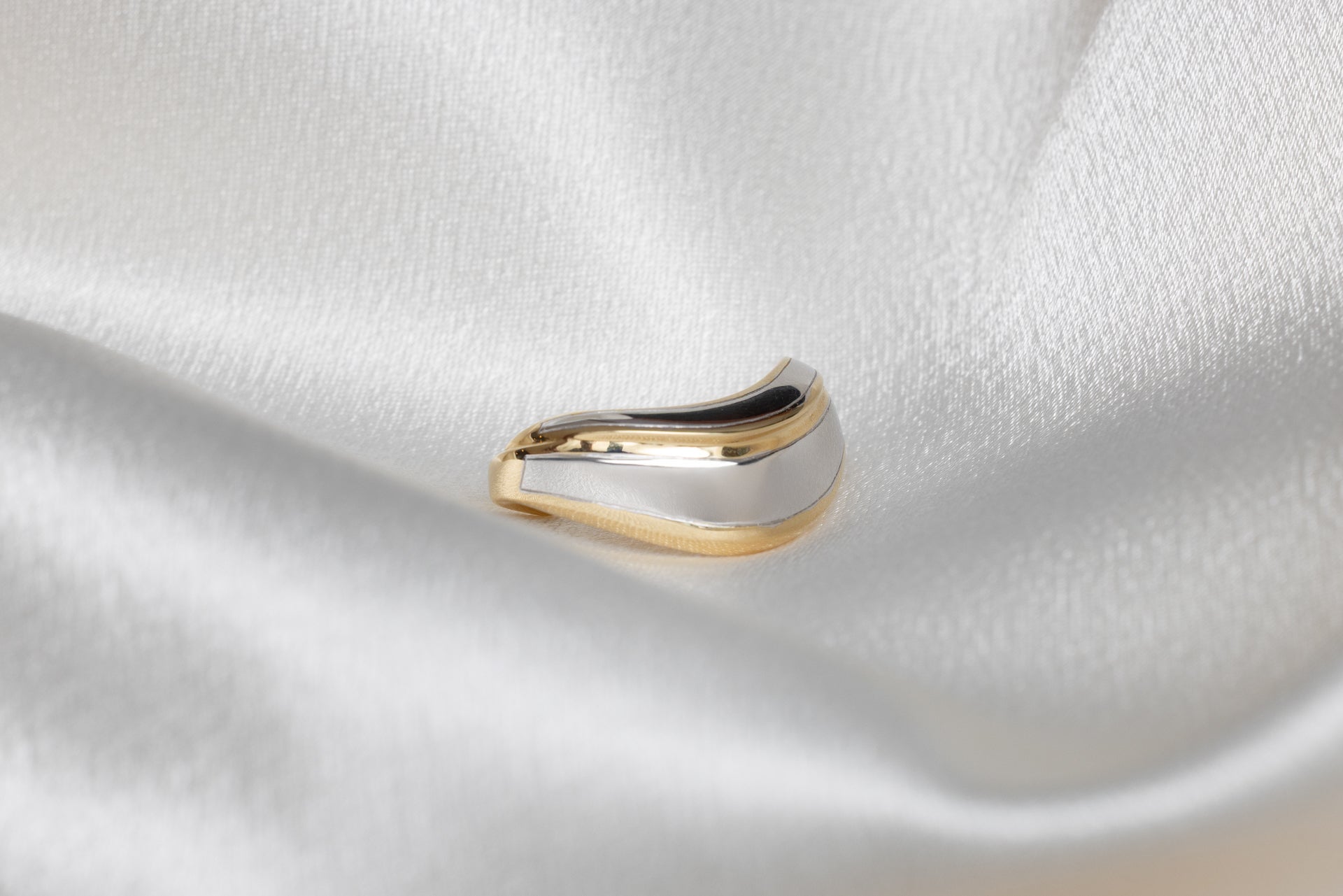 18k yellow gold and white gold lobe cuff earring