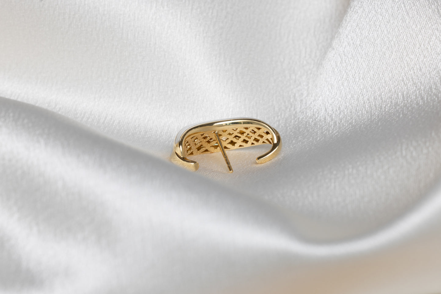 18k yellow gold and white gold lobe cuff earring