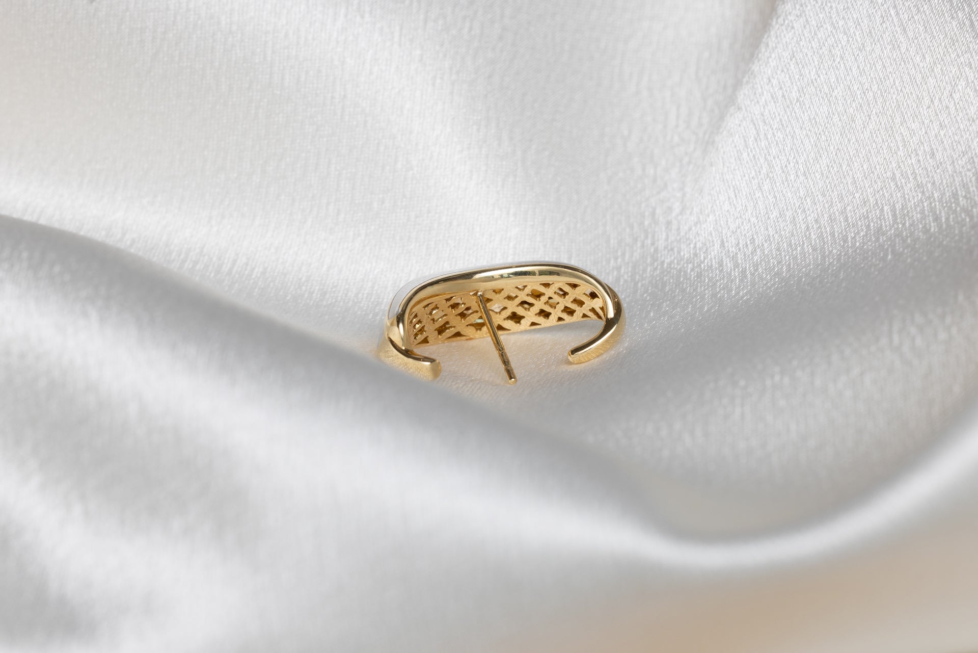 18k yellow gold and white gold lobe cuff earring