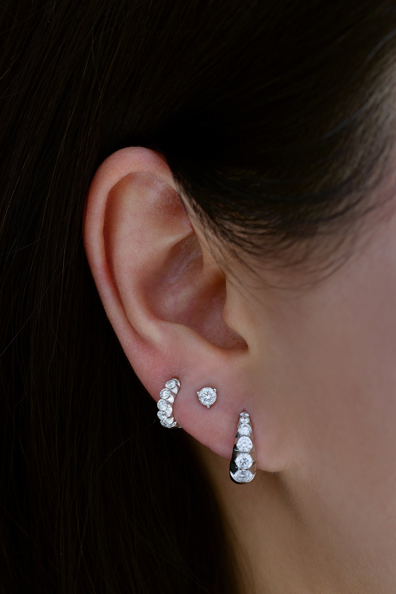 GRADUATING ROUND DIAMOND TAPERED HOOP