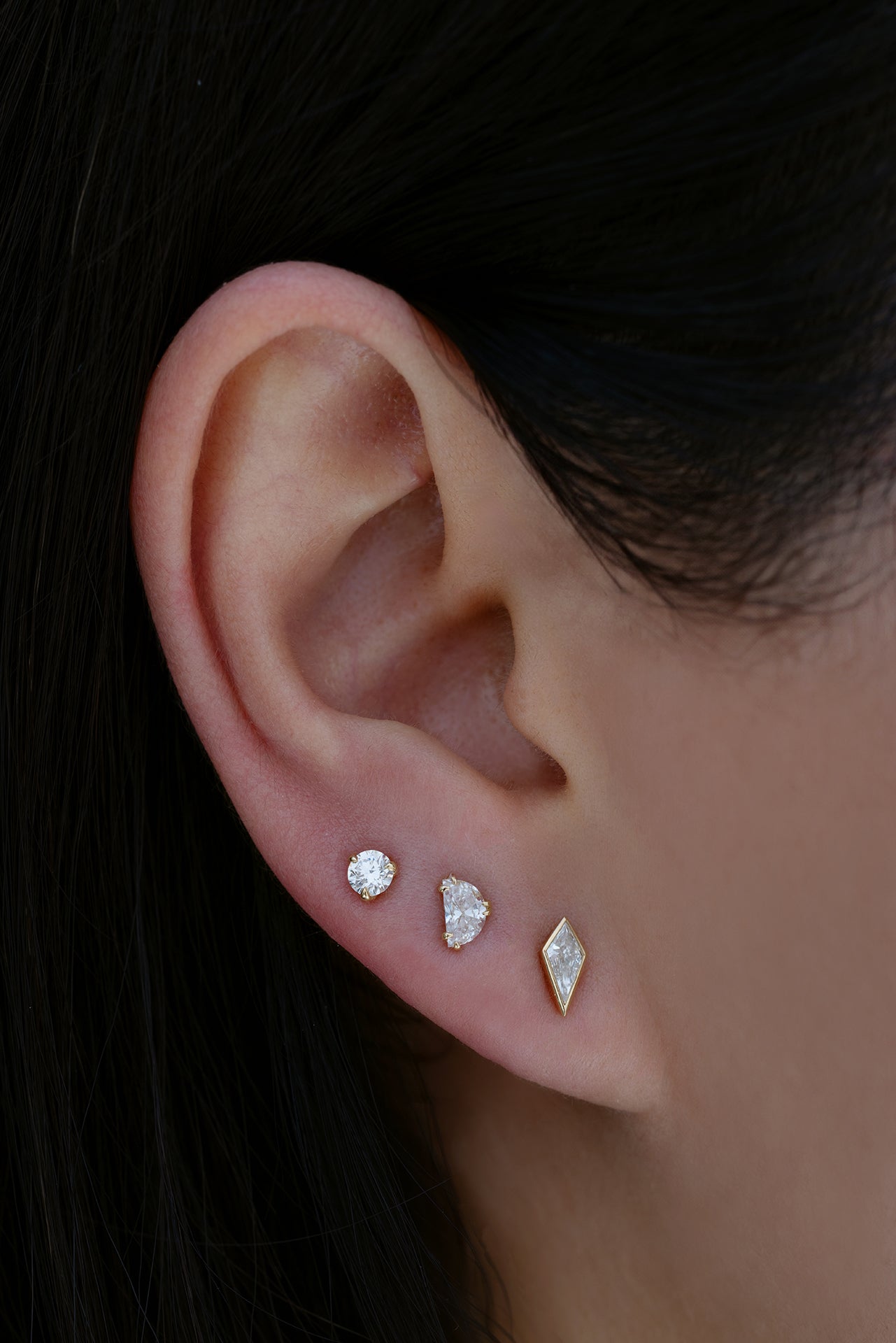 KITE DIAMOND BEZEL STUD