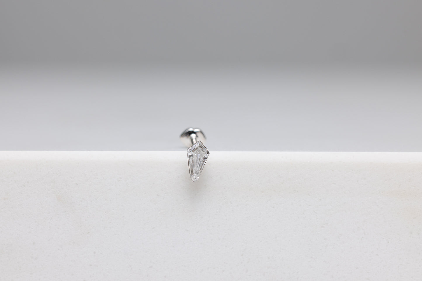 FLOATING KITE STUD