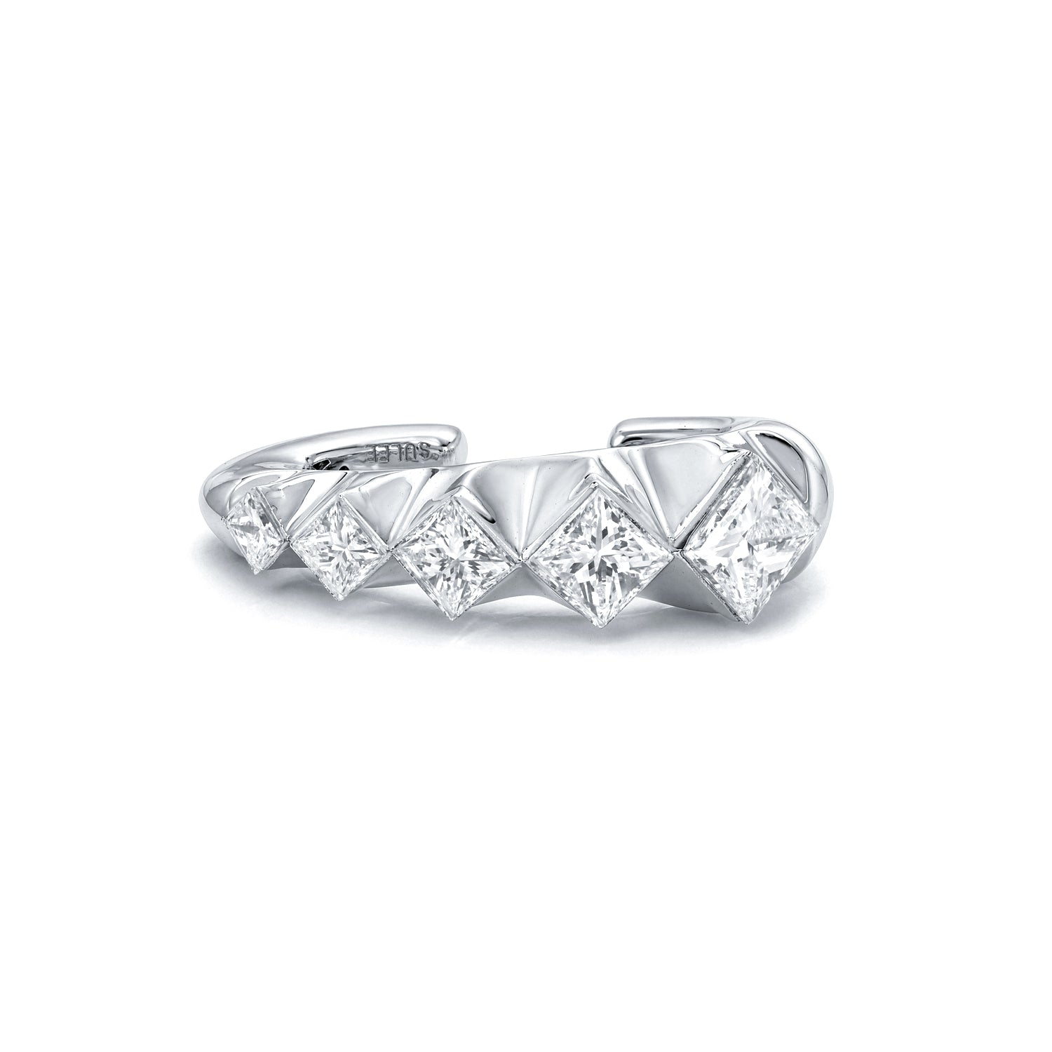 GRADUATING PRINCESS-CUT DIAMOND TAPERED CUFF